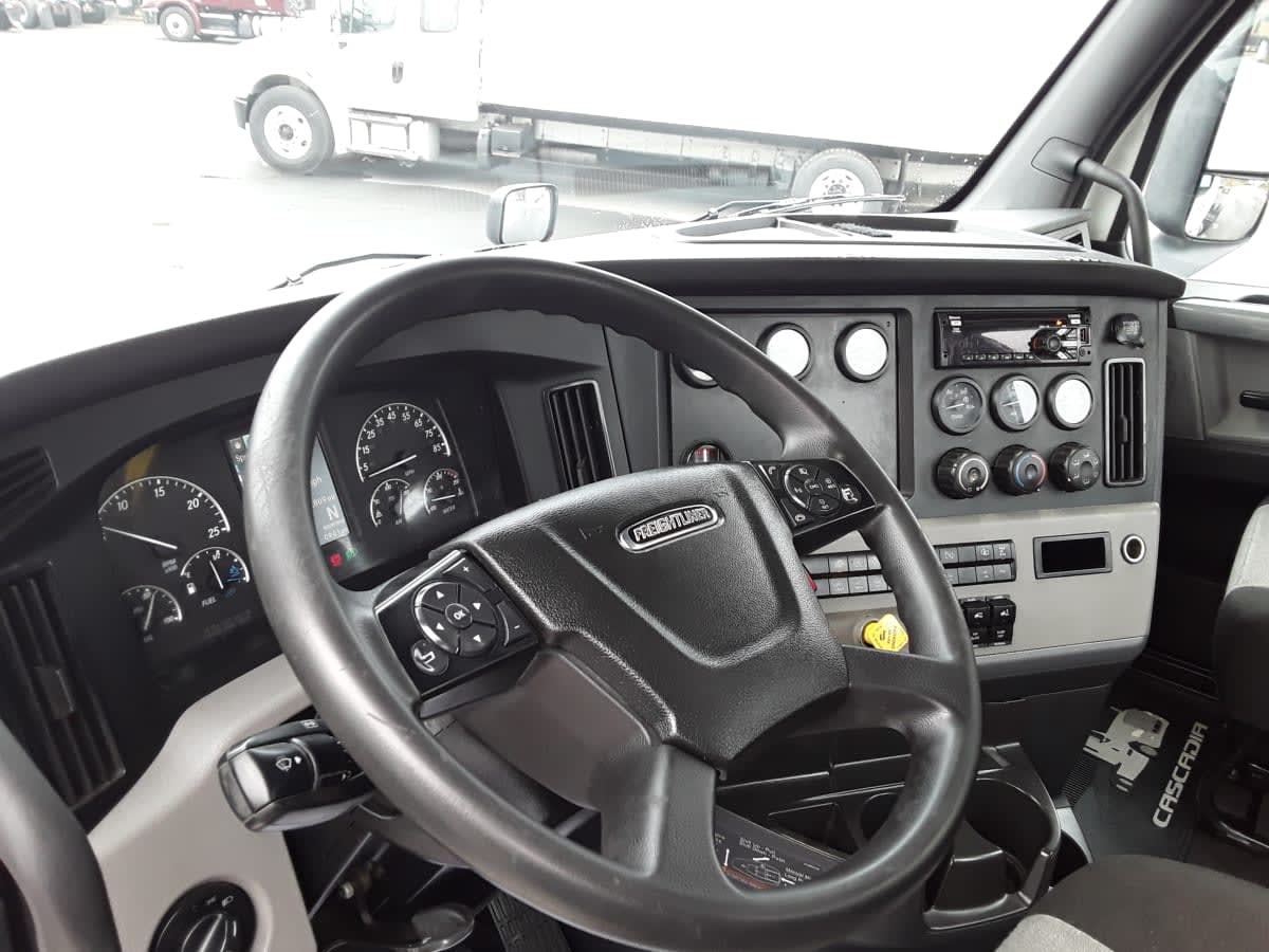 2020 Freightliner - image 9
