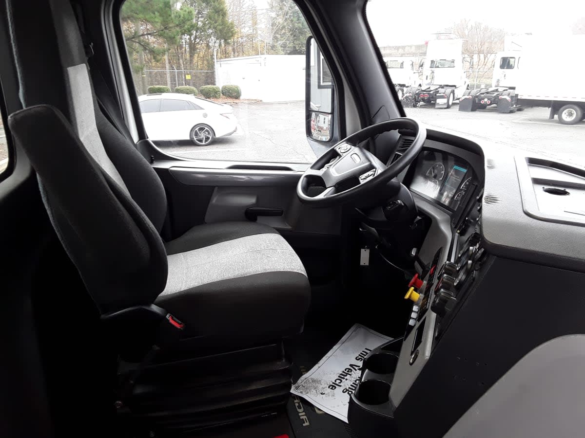 2020 Freightliner - image 6