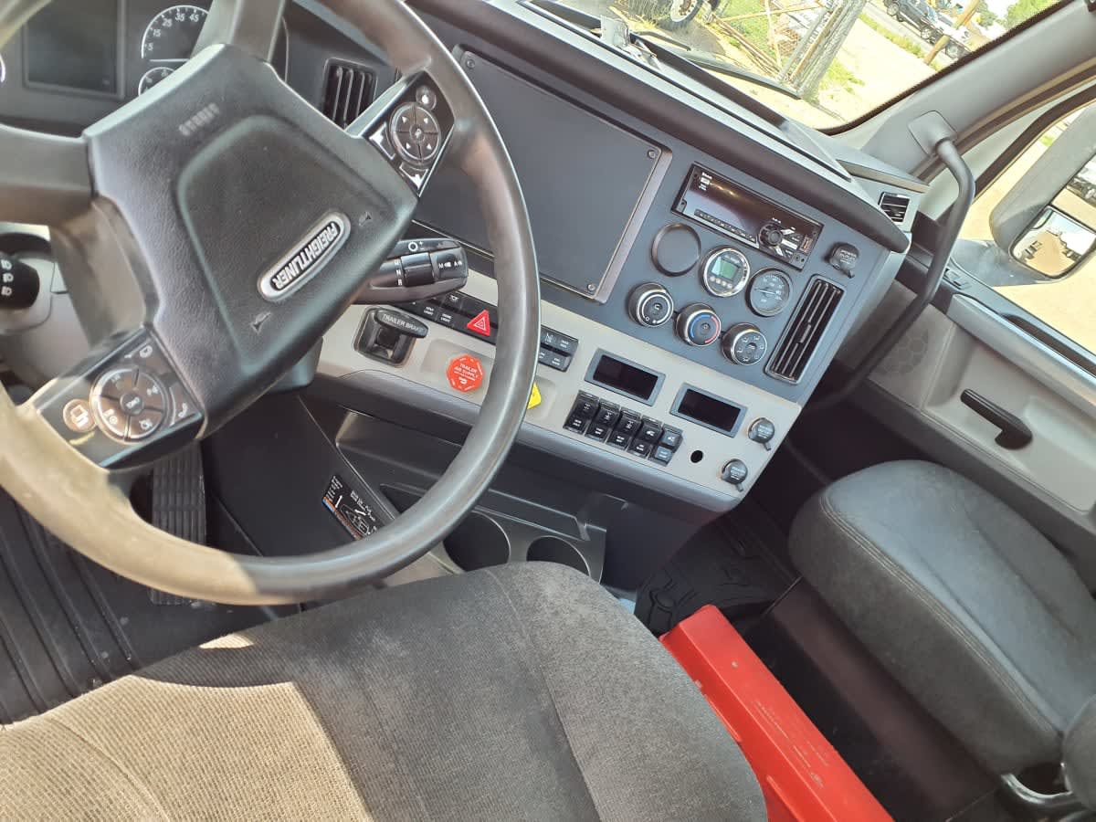 2020 Freightliner - image 7