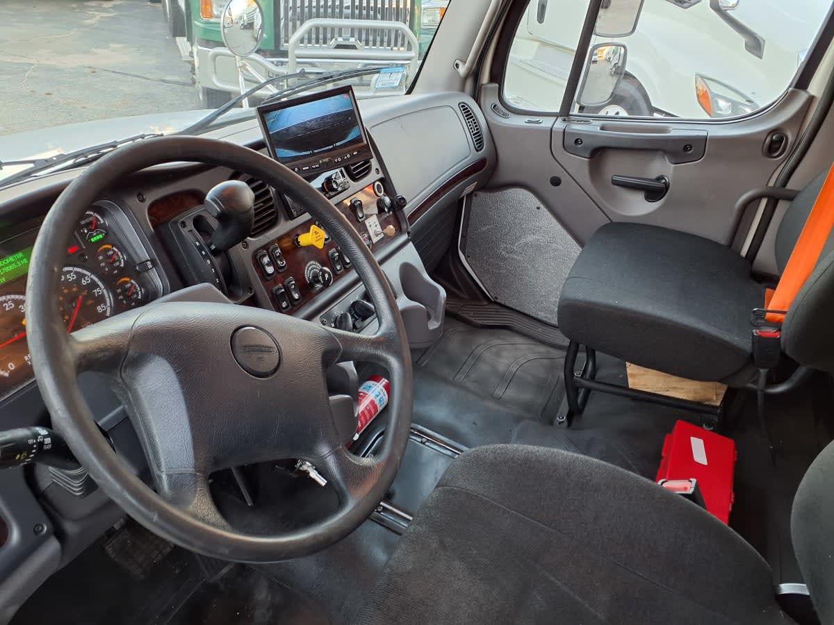 2020 Freightliner/Mercedes M2 106 243380