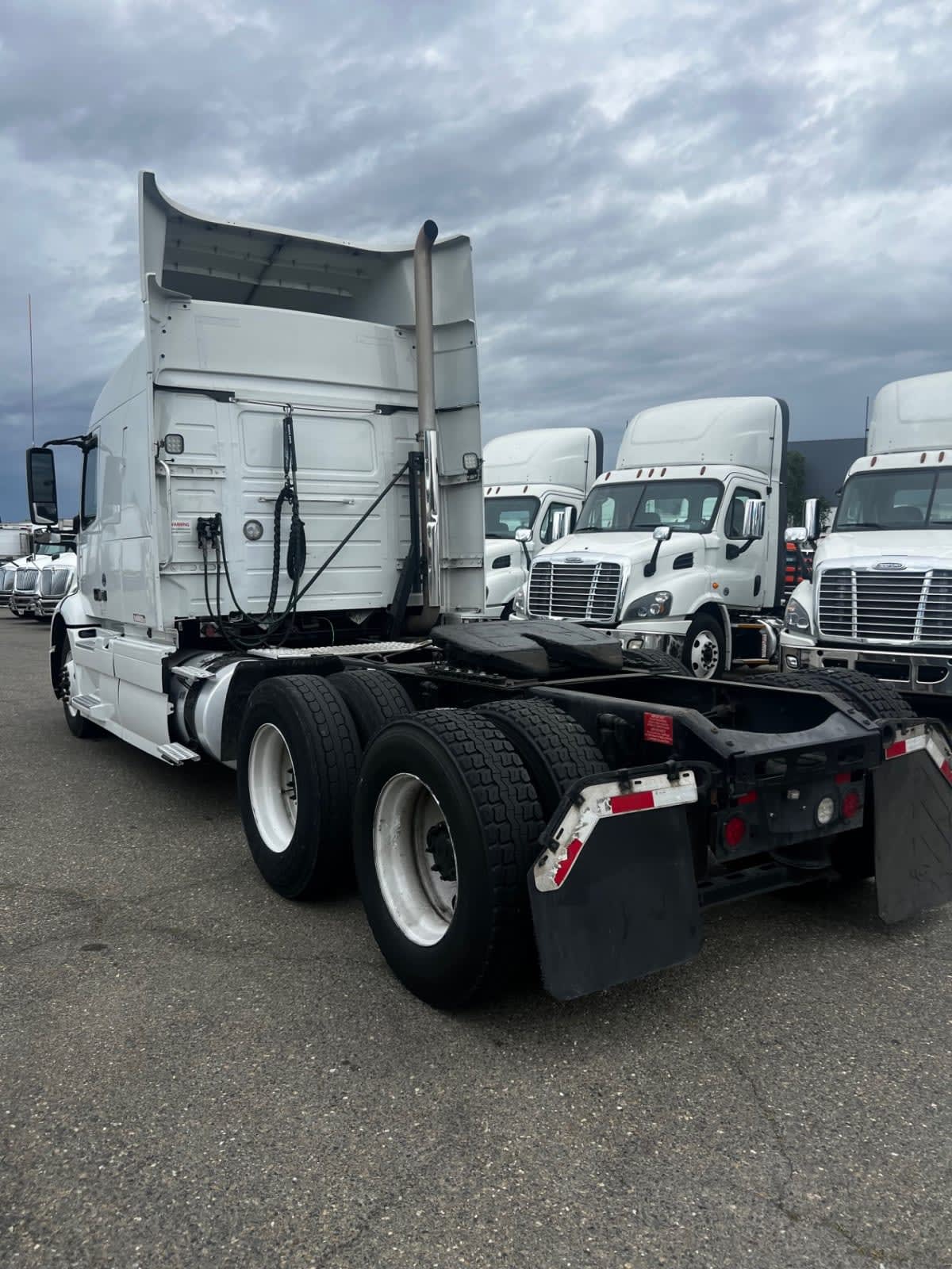 2020 Volvo VNR 640 in West Sacramento, CA — photo 6