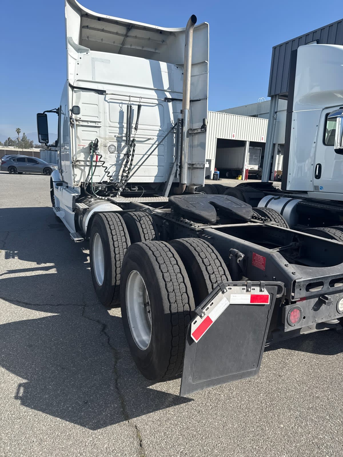 2020 Volvo - image 4