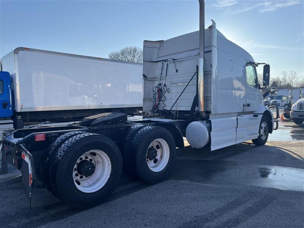 2020 Volvo - image 4