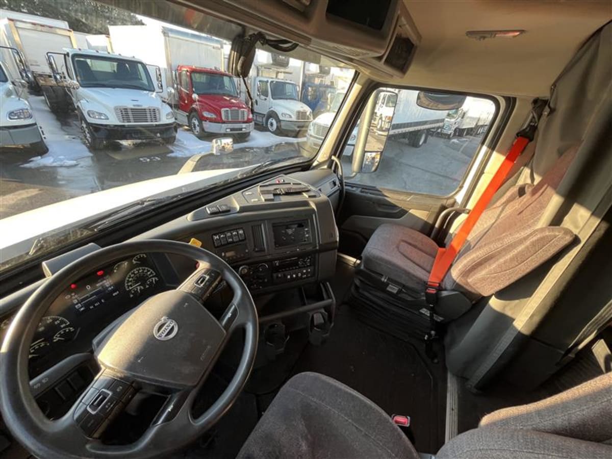 2020 Volvo - image 7