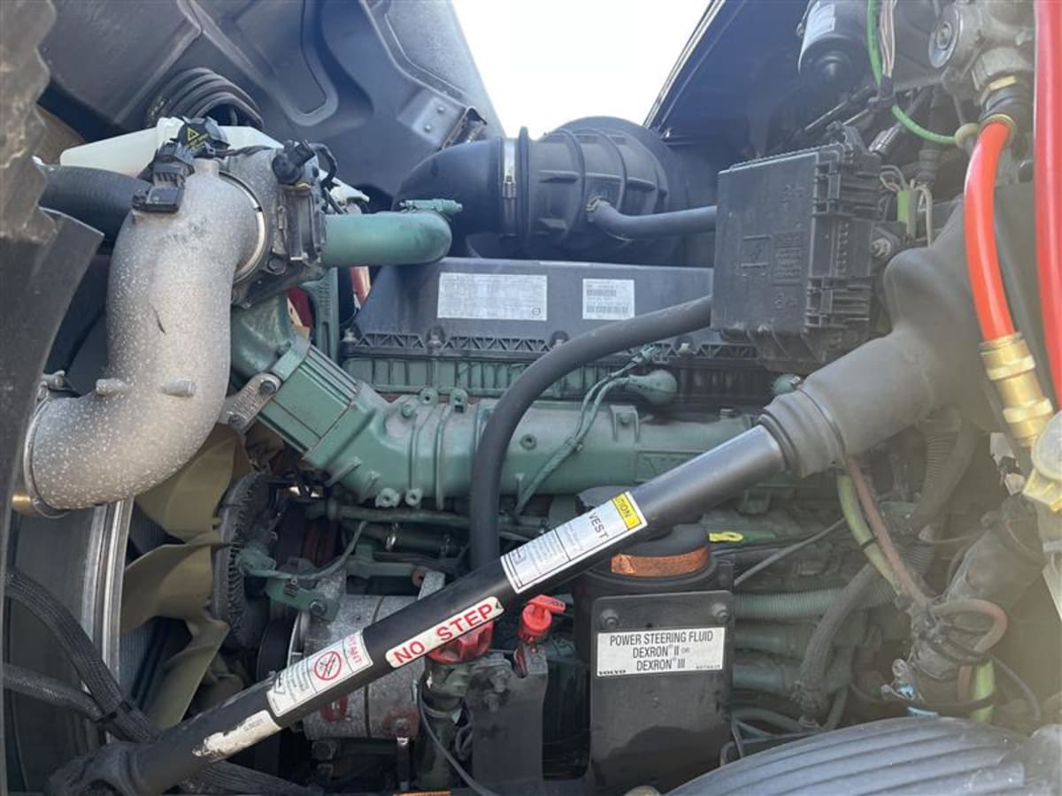 2020 Volvo - image 9