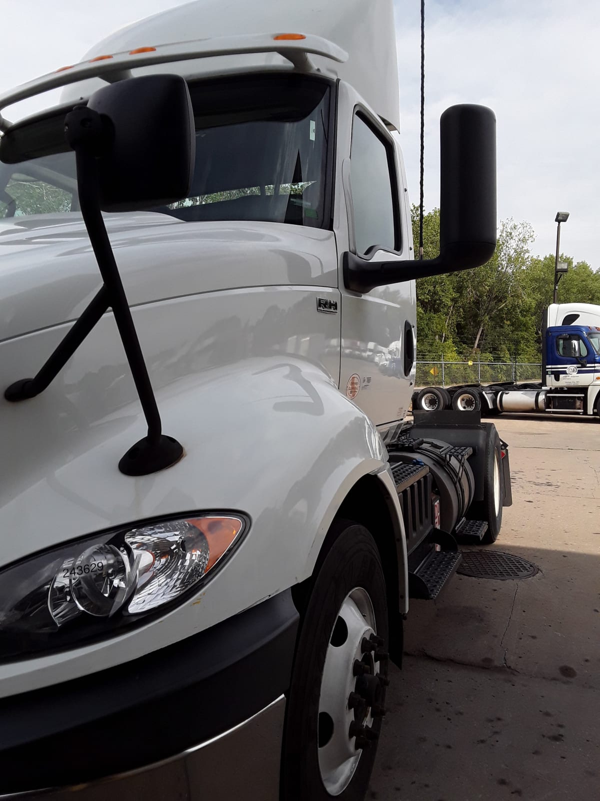 2020 Navistar International RH613 DAYCAB S/A 243629