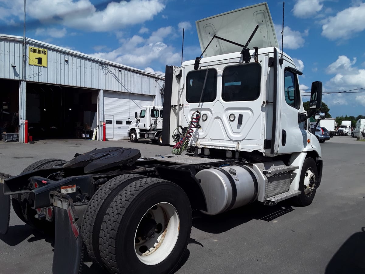 2020 Freightliner/Mercedes CASCADIA 113 243647