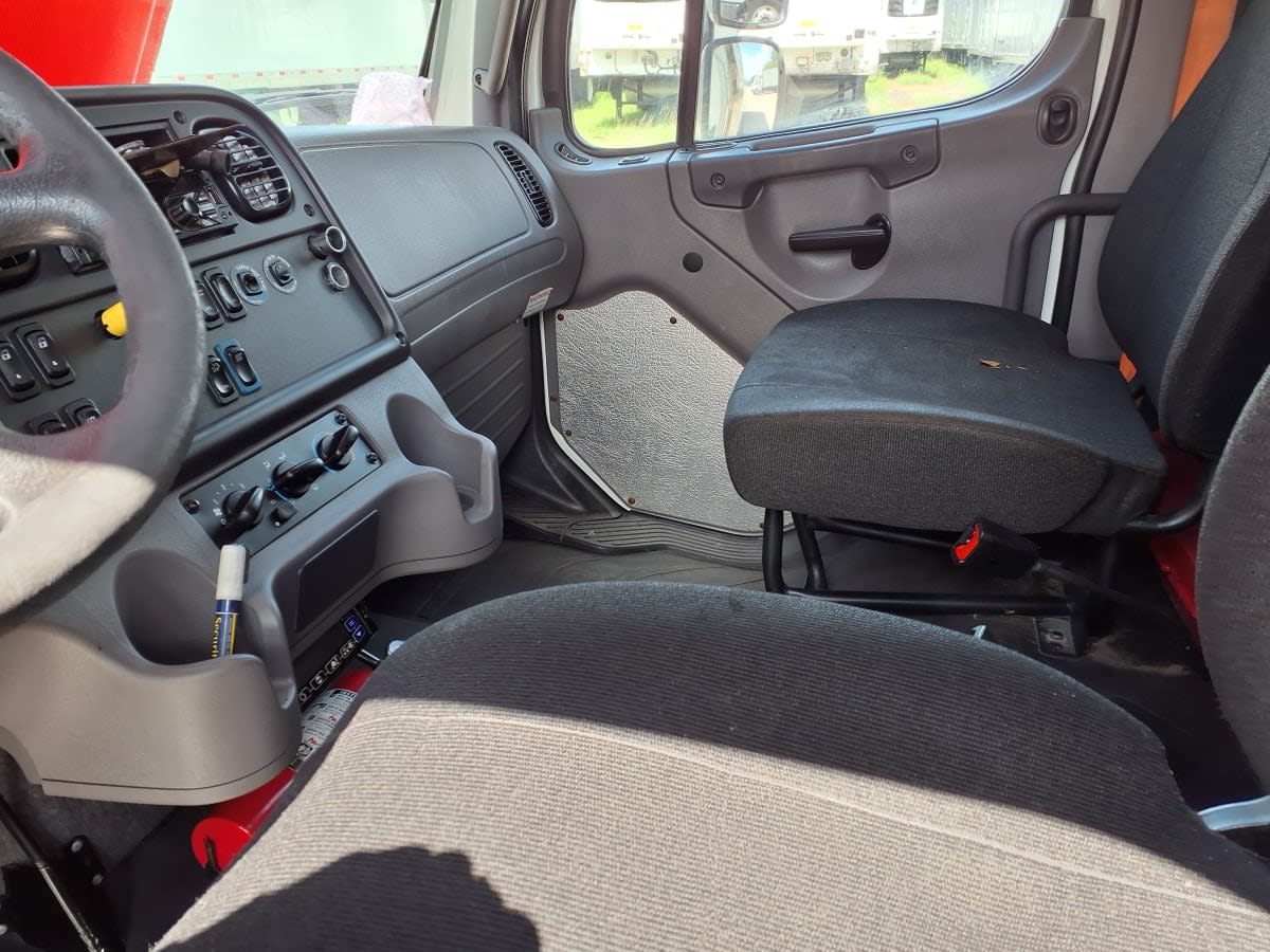 2020 Freightliner M2 106 243667