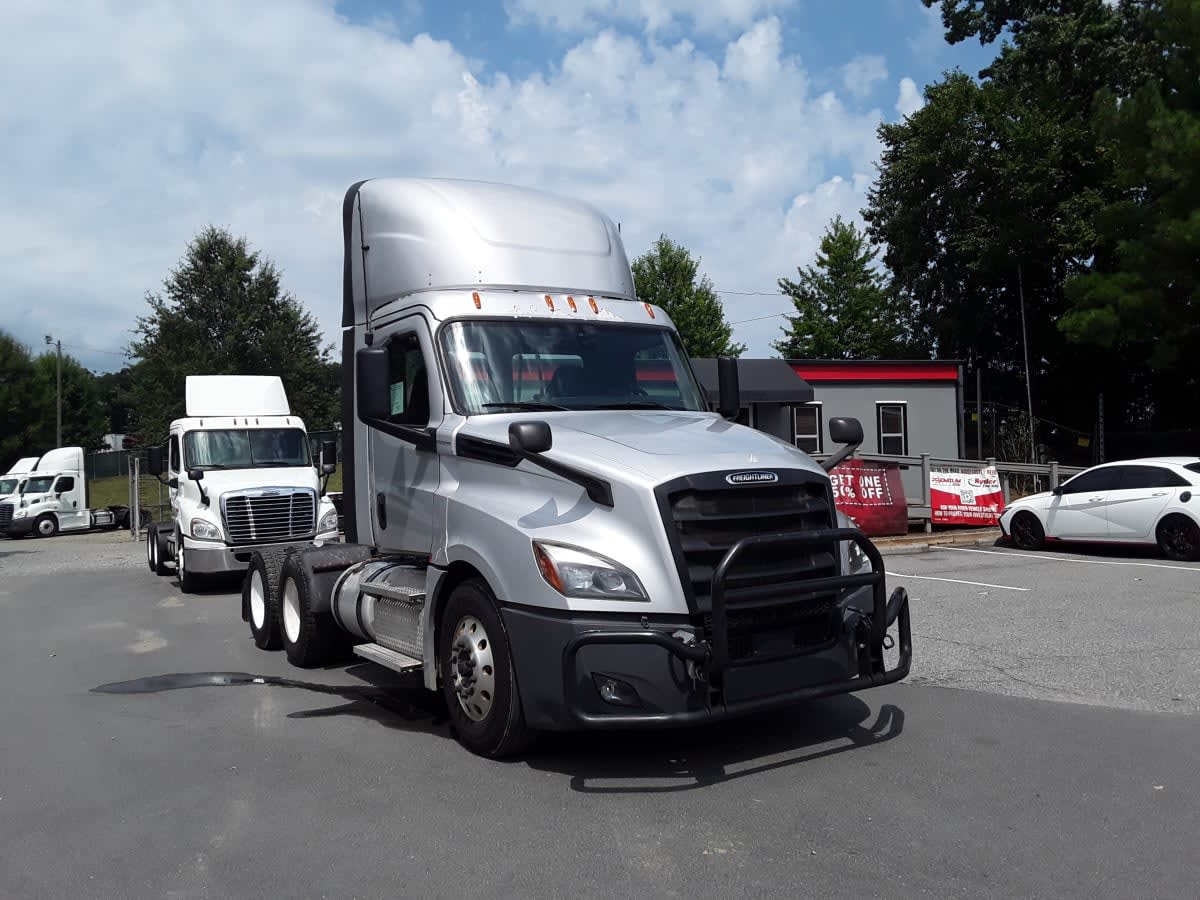 2020 Freightliner Cascadia in Charlotte, NC — photo 3