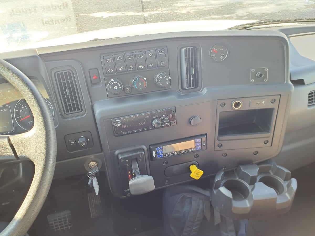 2020 International - image 8