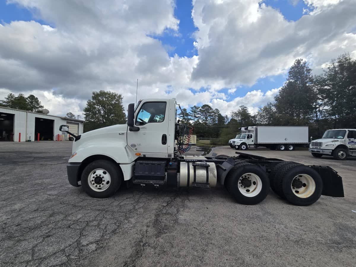 2020 Navistar International LT625 DAYCAB T/A 244061