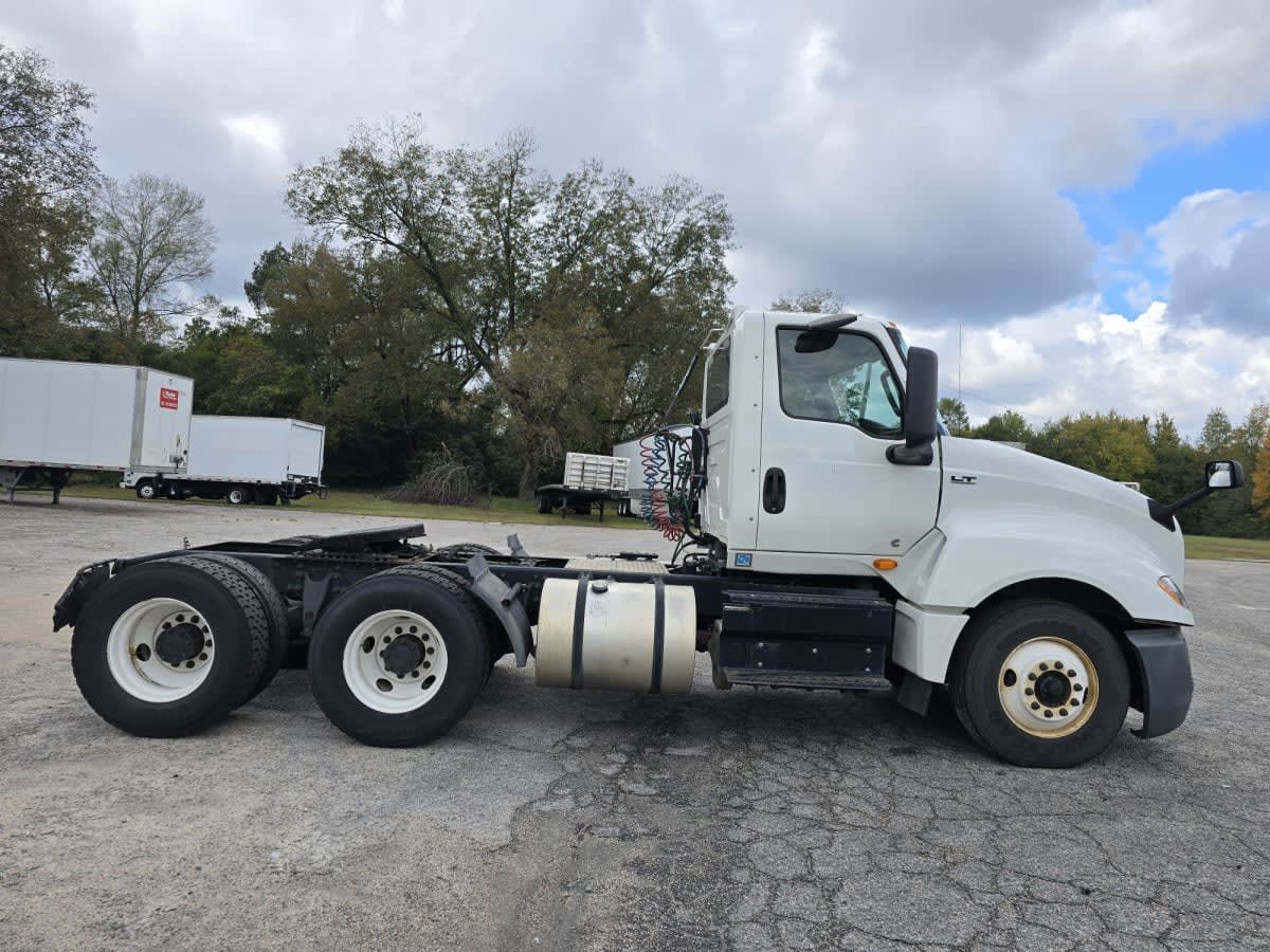 2020 Navistar International LT625 DAYCAB T/A 244061