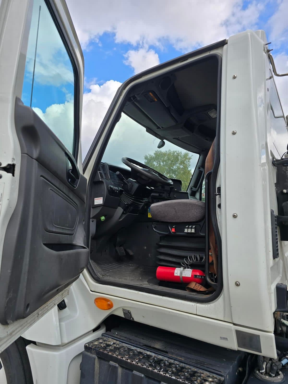 2020 Navistar International LT625 DAYCAB T/A 244061