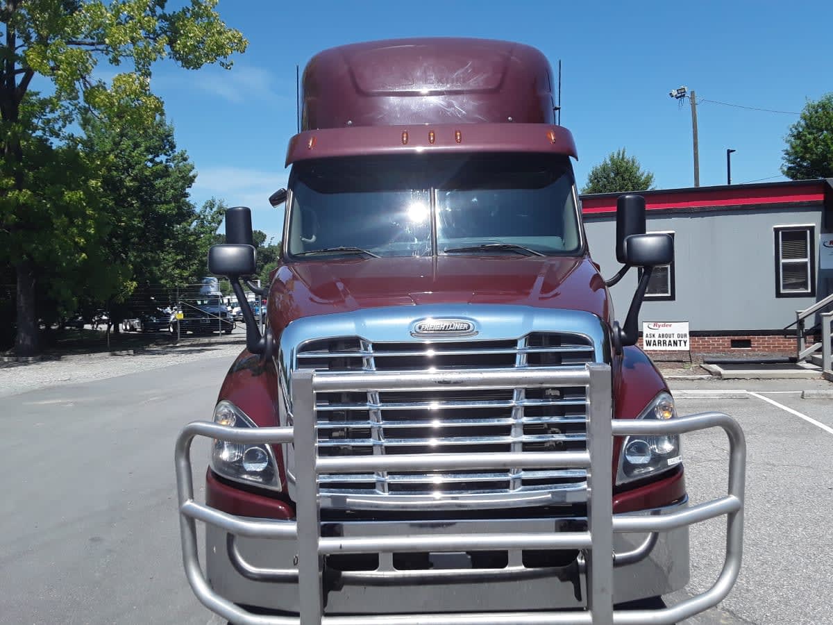 2020 Freightliner Cascadia in Charlotte, NC — photo 2