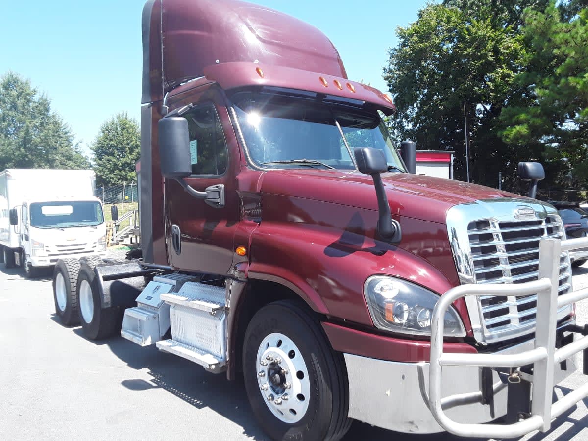 2020 Freightliner Cascadia in Charlotte, NC — photo 3