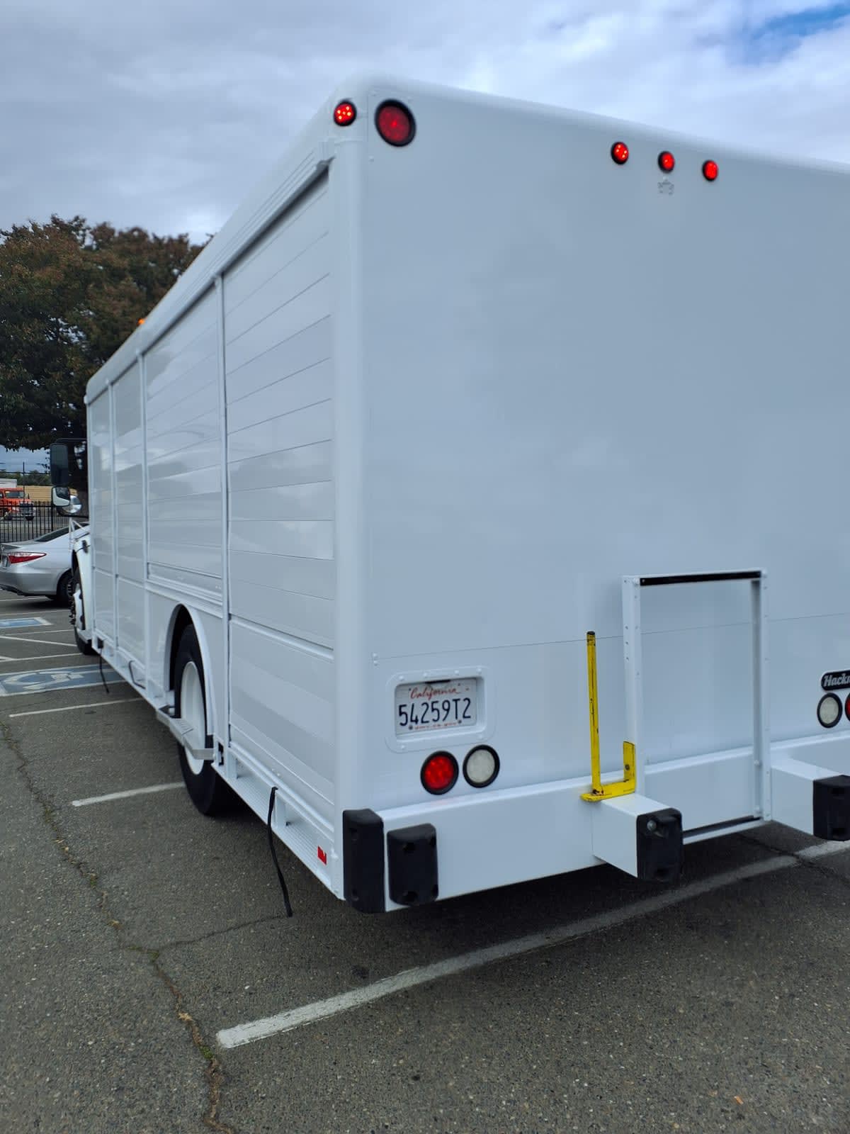 2020 Freightliner/Mercedes M2 106 244104