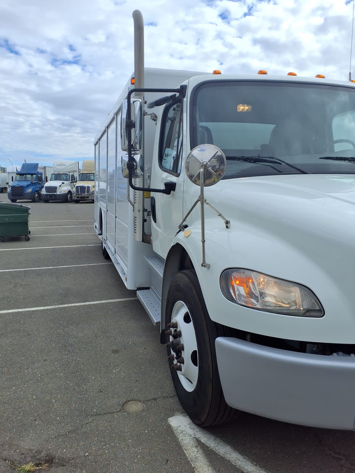 2020 Freightliner/Mercedes M2 106 244104