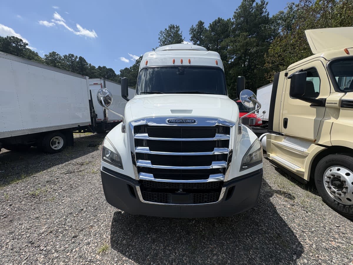 2020 Freightliner Cascadia in Ashland, VA — photo 2