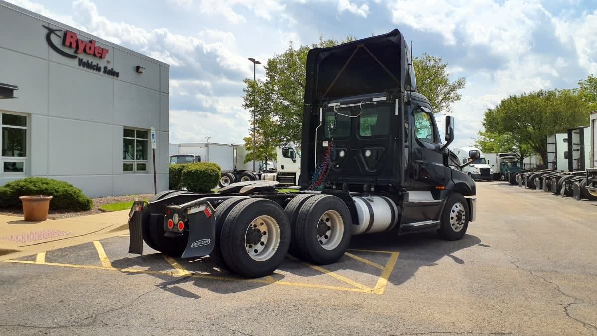 2020 Freightliner Cascadia in Bolingbrook, IL — photo 4