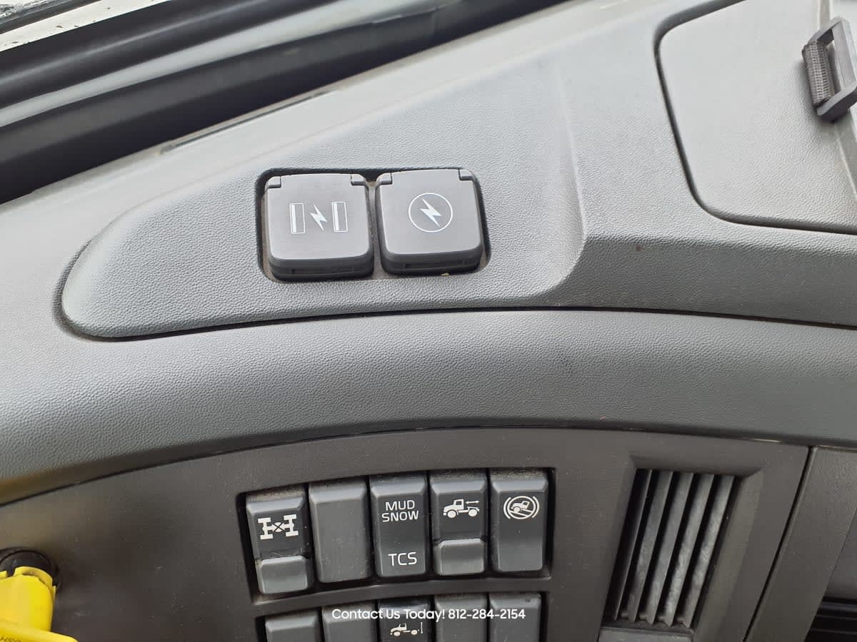 2020 Volvo VNL64T-300 244220