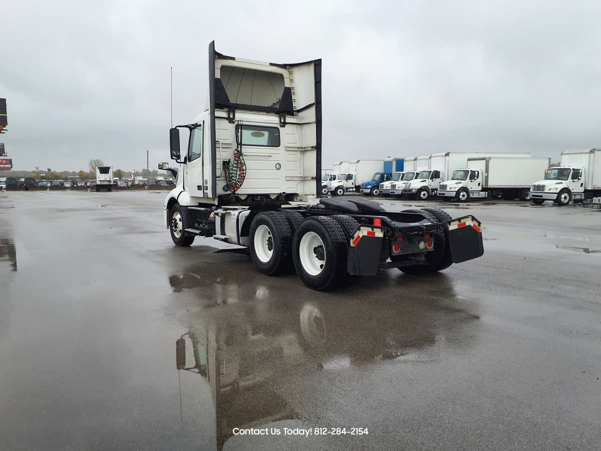 2020 Volvo VNL64T-300 244220
