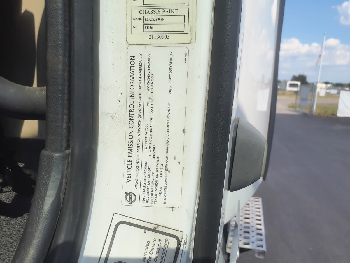 2020 Volvo VNL64T-300 244222