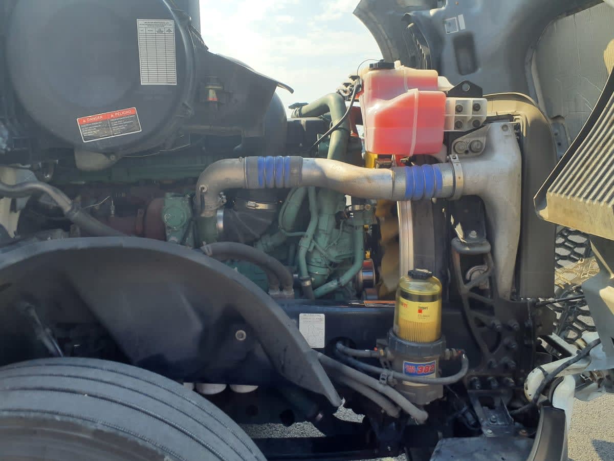 2020 Volvo VNL64T-300 244223