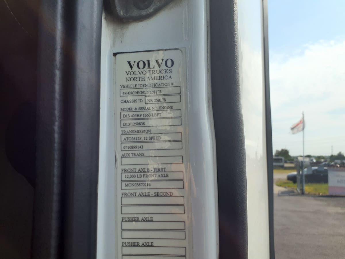 2020 Volvo VNL64T-300 244223