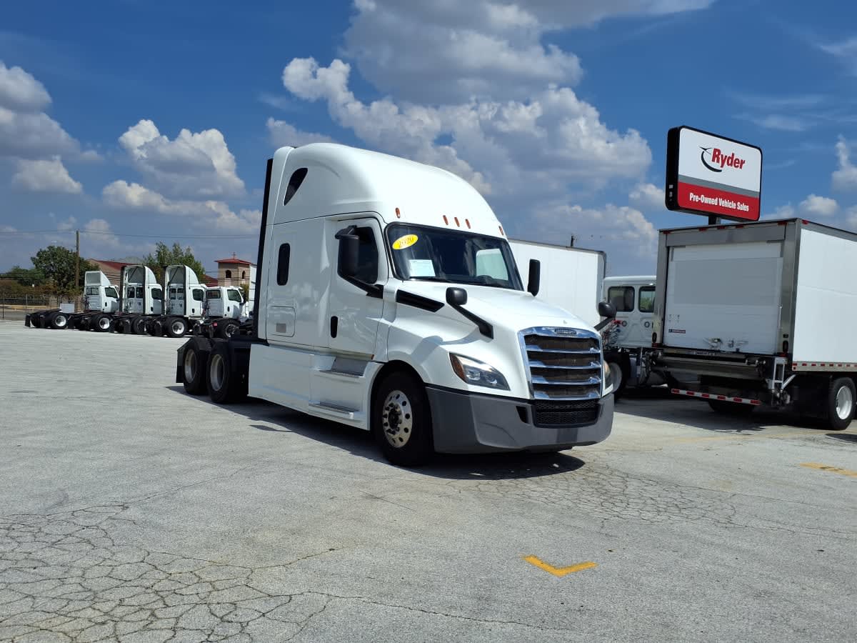 2020 Freightliner Cascadia in Fort Worth, TX — photo 3