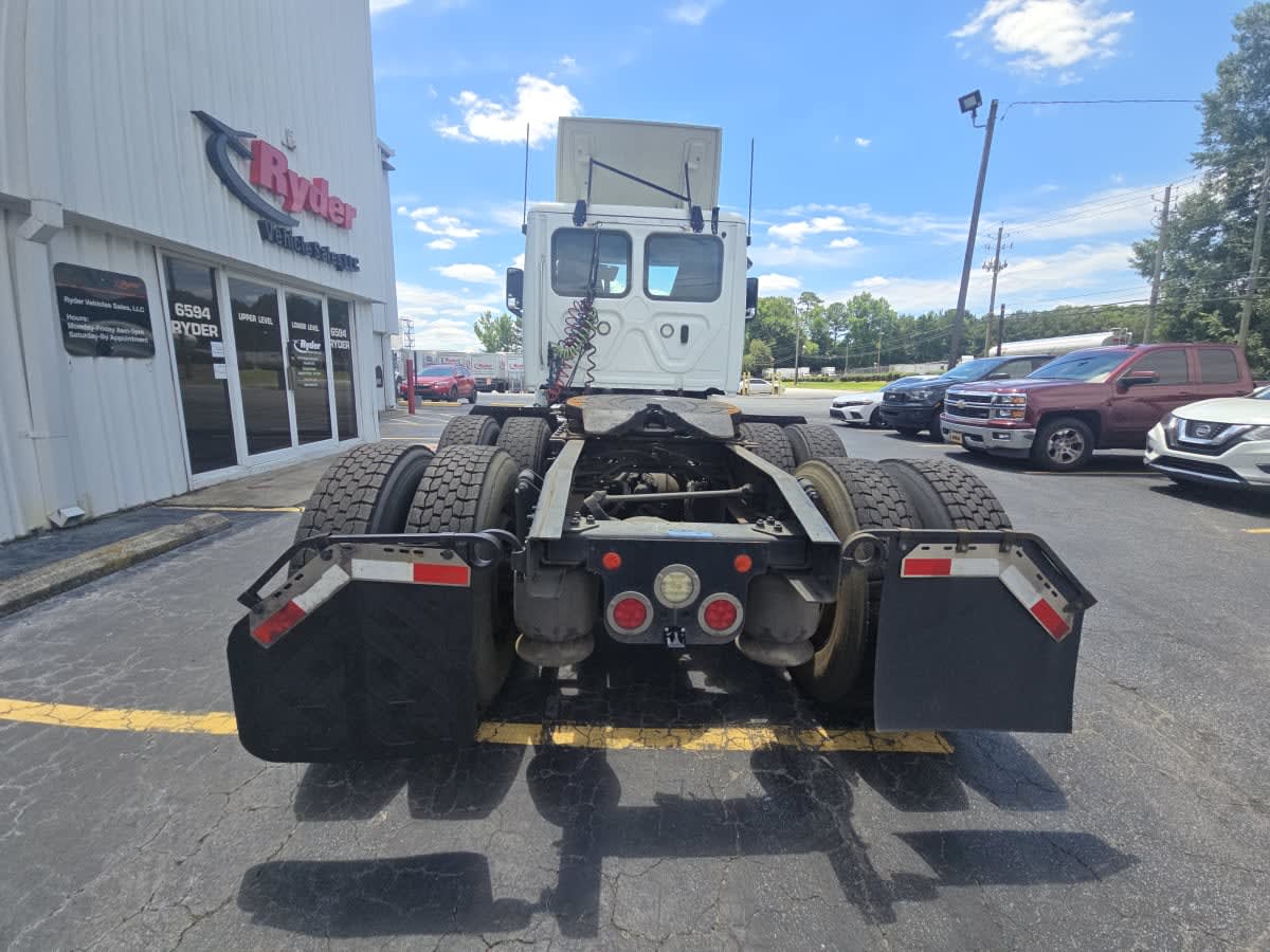 2020 Freightliner Cascadia in Doraville, GA — photo 5