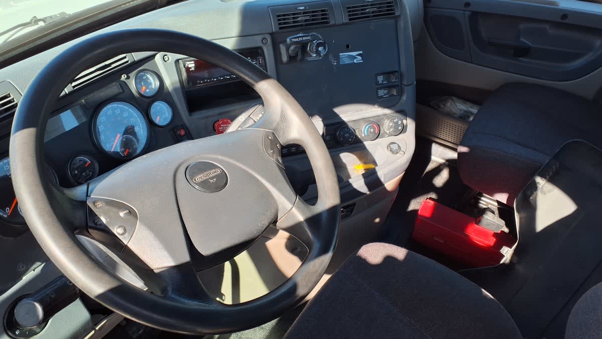 2020 Freightliner Cascadia in Warwick, RI — photo 7