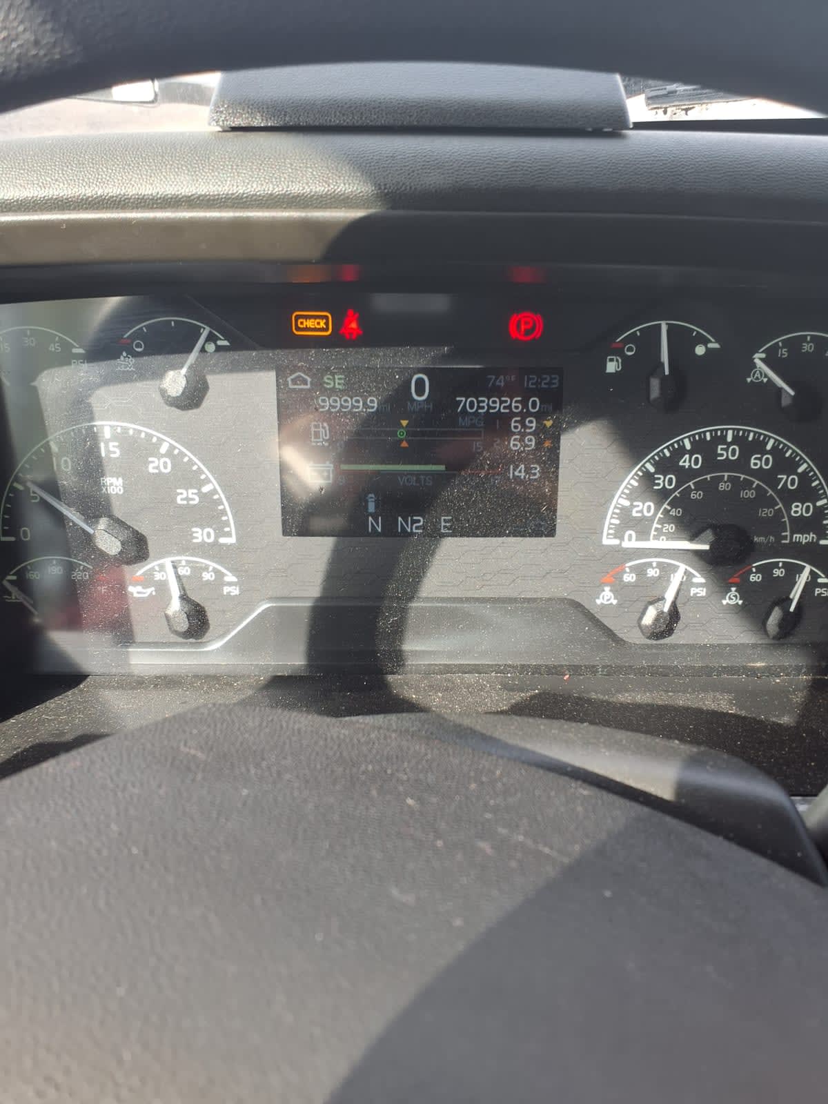 2020 Volvo - image 10