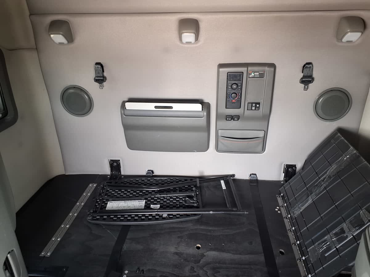 2020 Volvo - image 8