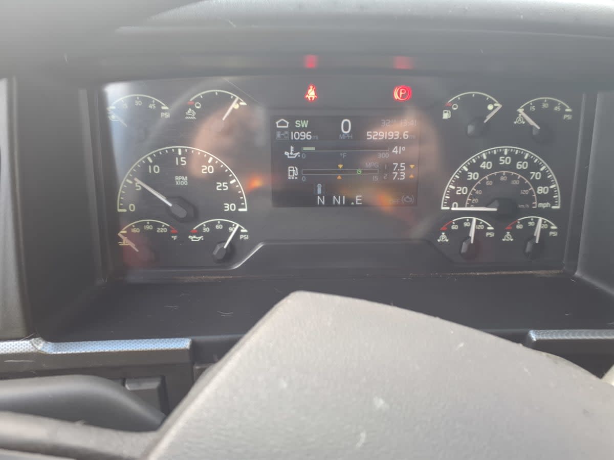 2020 Volvo - image 10