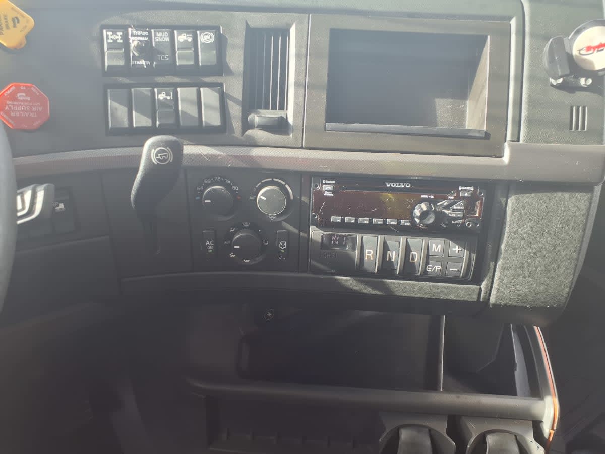 2020 Volvo - image 11