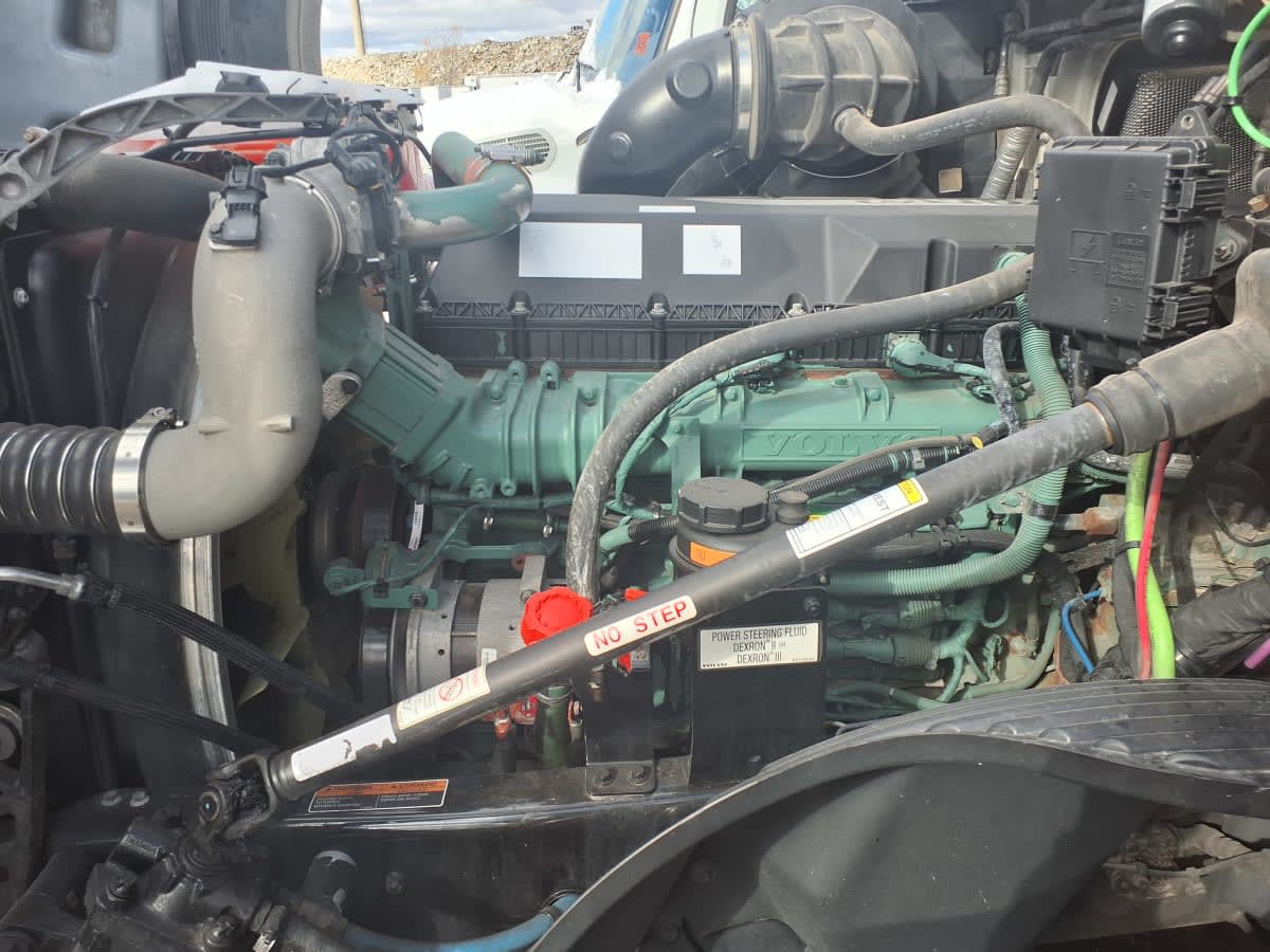 2020 Volvo - image 9