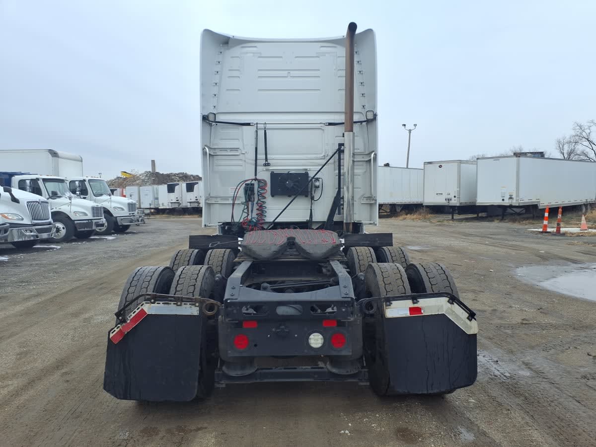 2020 Volvo - image 9