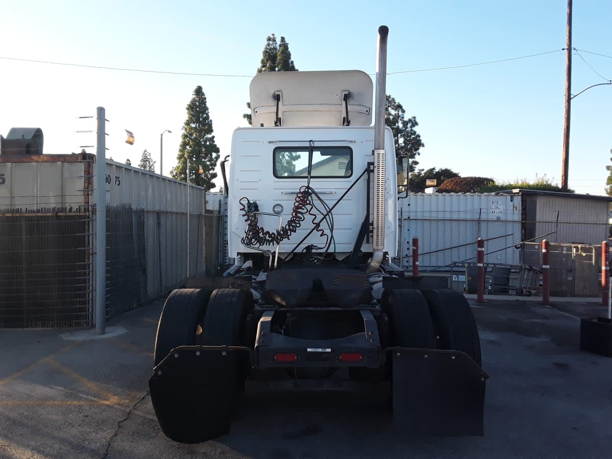 2020 Volvo - image 5