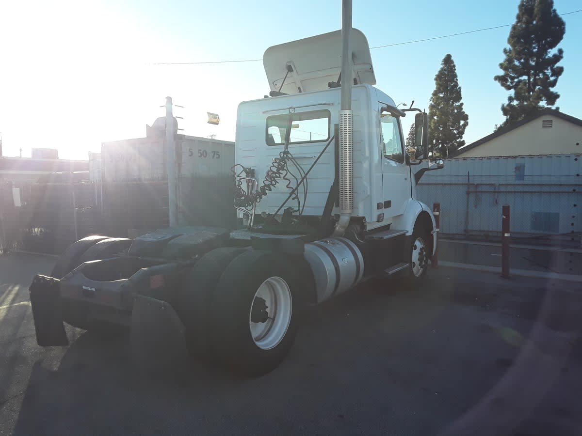 2020 Volvo - image 4