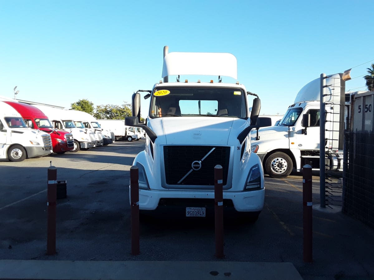 2020 Volvo - image 2