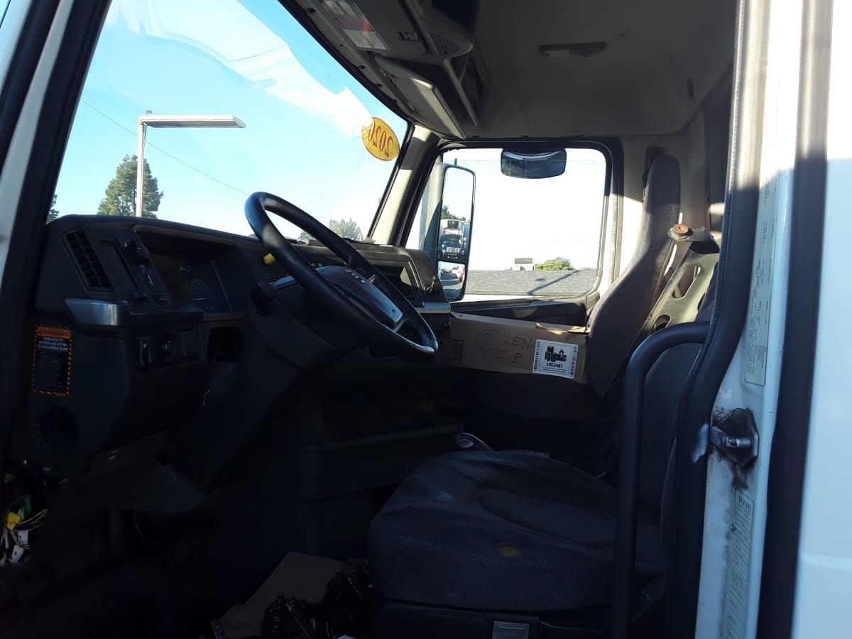 2020 Volvo - image 7