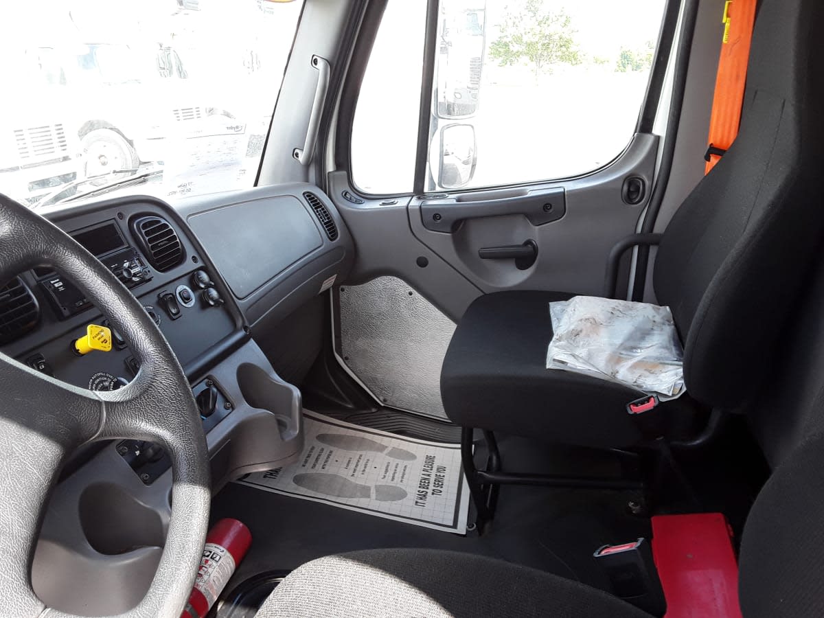 2020 Freightliner M2 106 245197