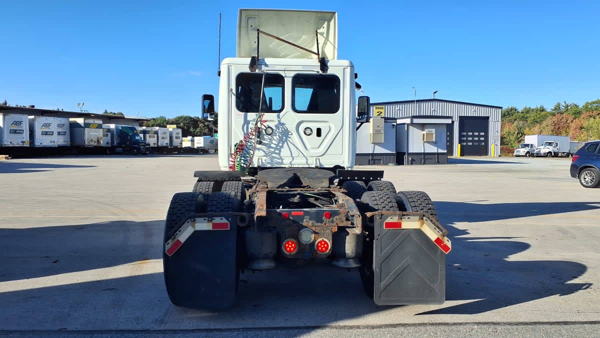 2020 Freightliner Cascadia in Salisbury, MA — photo 5