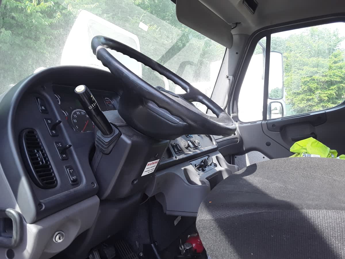 2020 Freightliner/Mercedes M2 106 245816