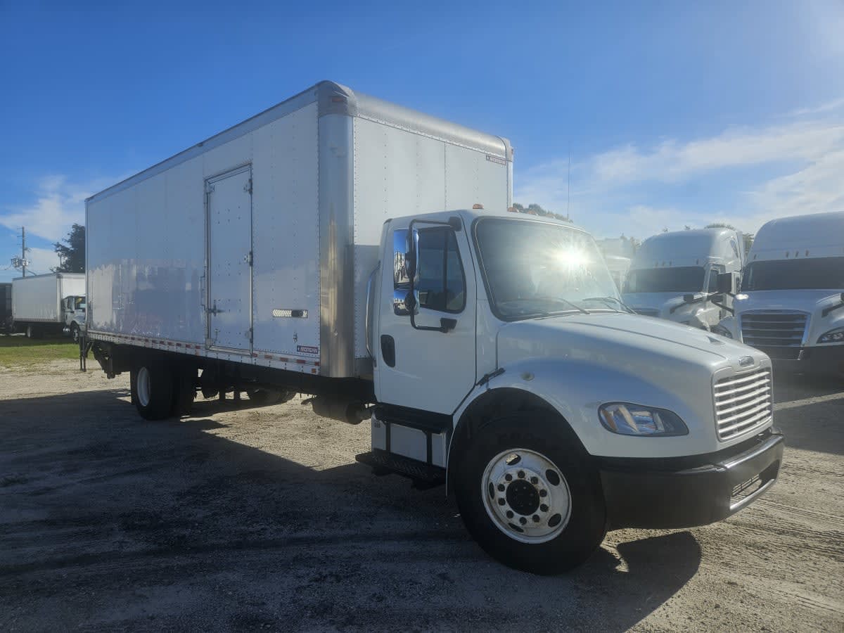 2020 Freightliner M2 106 in Orlando, FL — photo 3