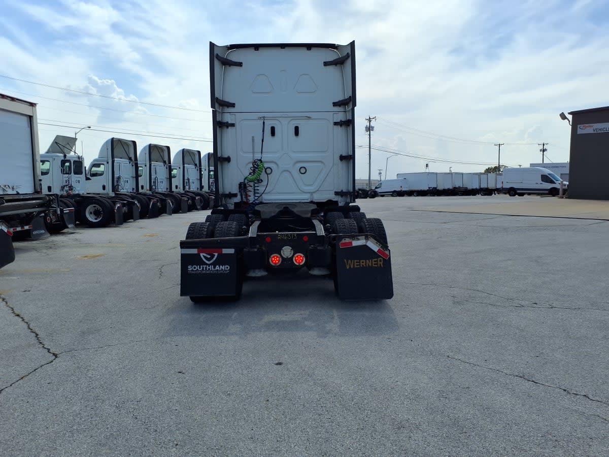 2020 Freightliner Cascadia in Fort Worth, TX — photo 5