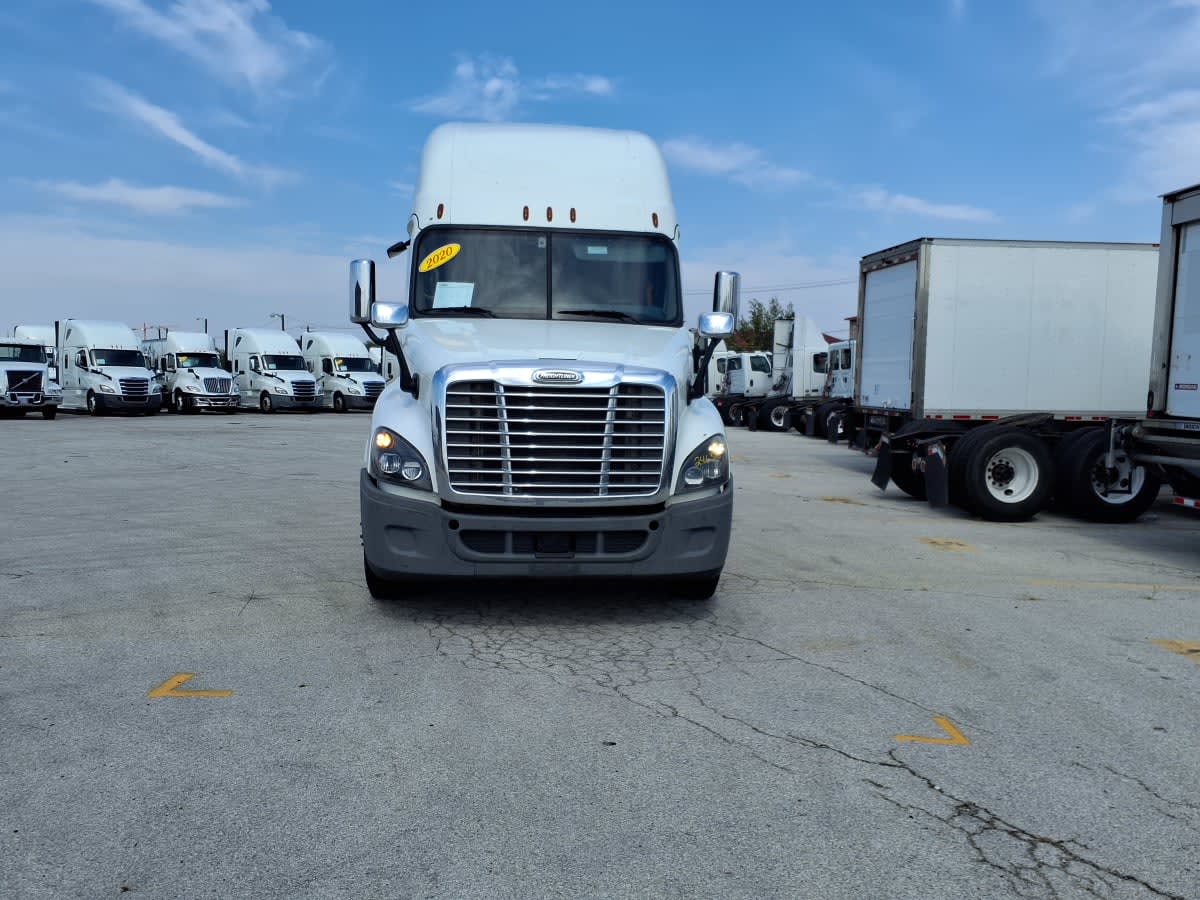 2020 Freightliner Cascadia in Fort Worth, TX — photo 2