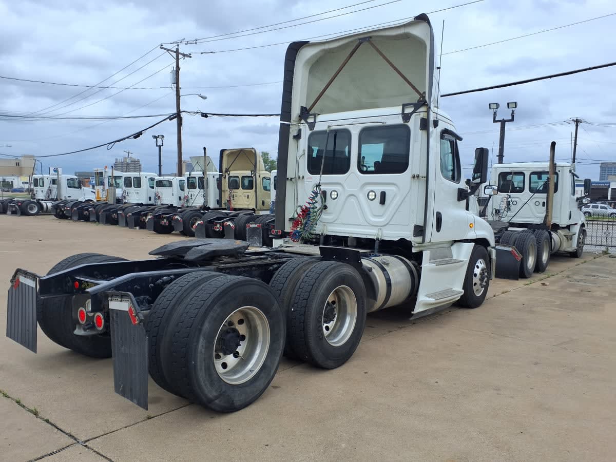 2020 Freightliner/Mercedes CASCADIA 125 246704
