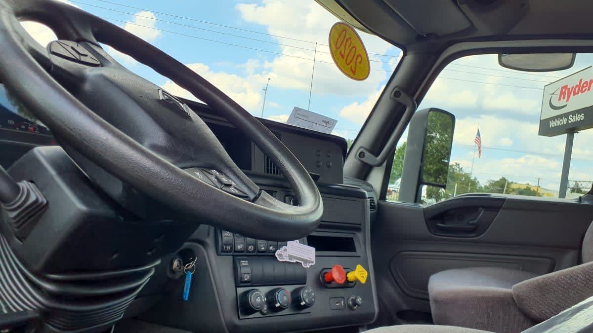 2020 International LT in Bolingbrook, IL — photo 7