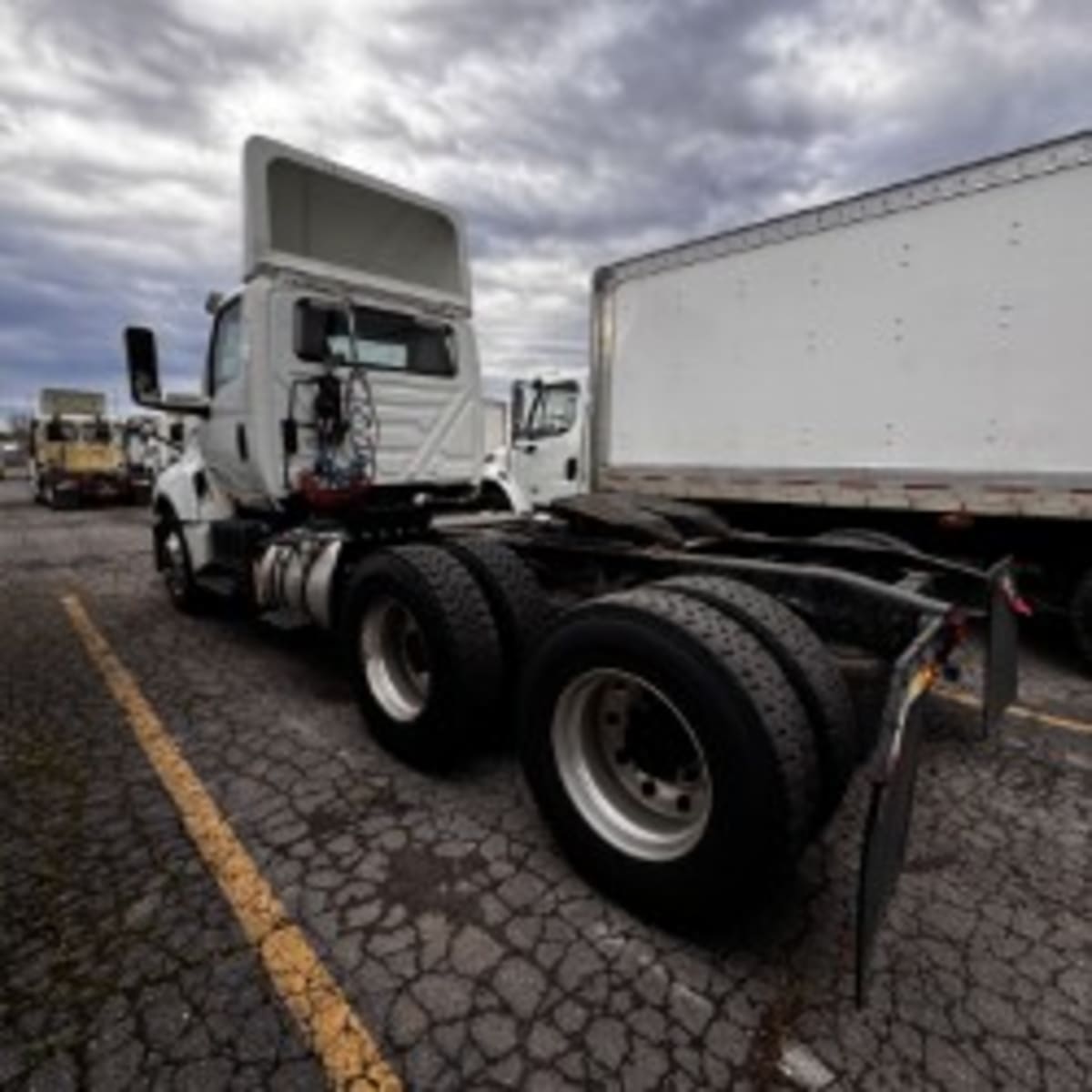 2020 Navistar International LT625 DAYCAB T/A 246720